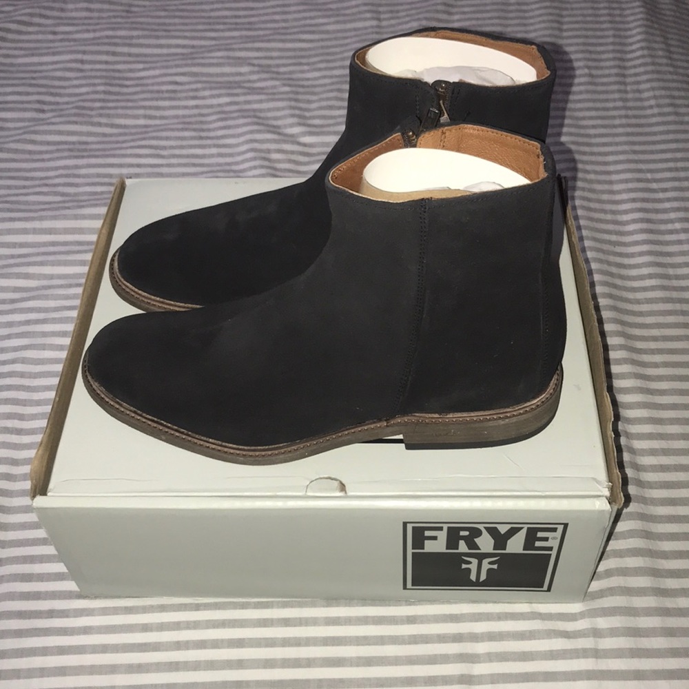 Brand new Frye Chris inside zip boots